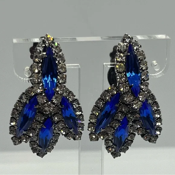 Stunning blue and clear rhinestone sparkly dangle clip on silver tone earrings - Picture 6 of 16